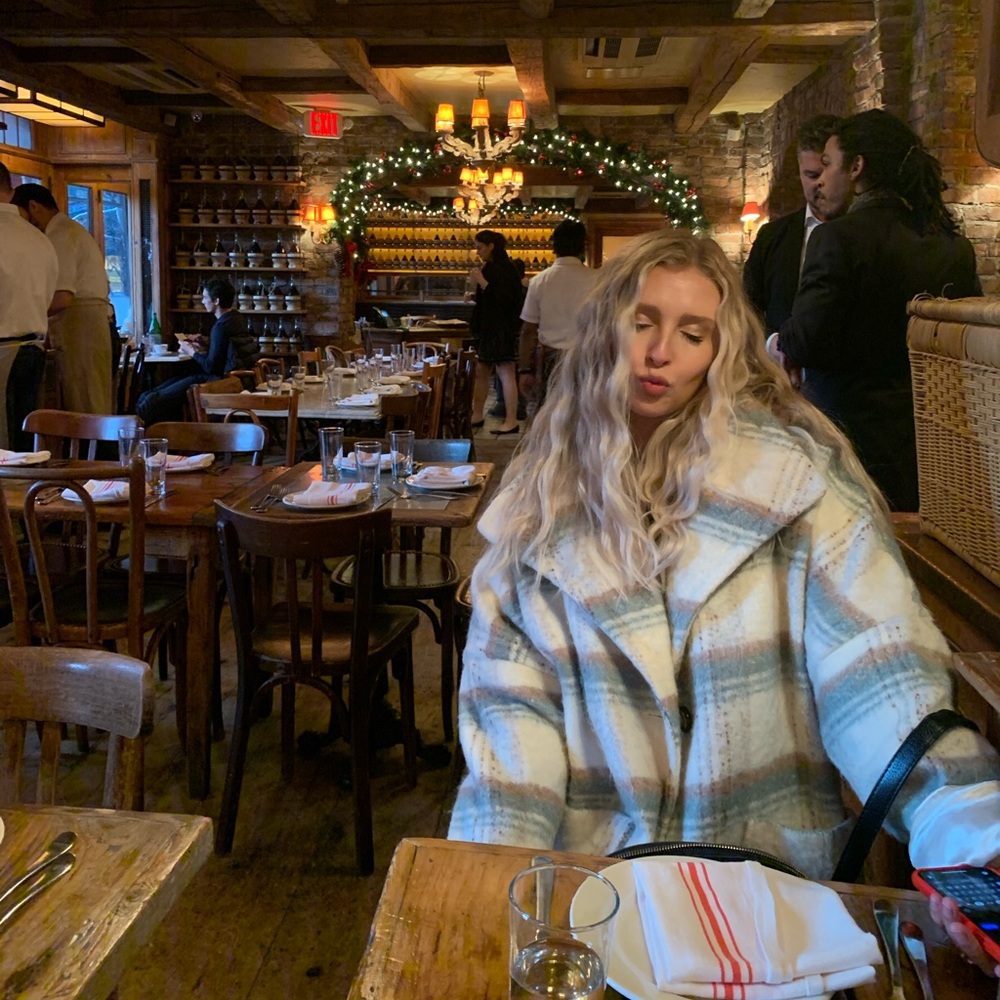 Meet your Posher, Zoe